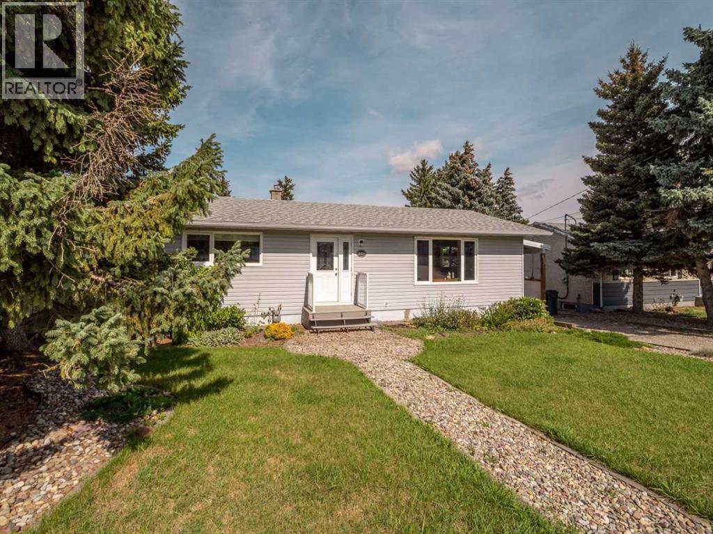 809 Hyde Street, Pincher Creek, Alberta  T0K 1W0 - Photo 3 - A2345628