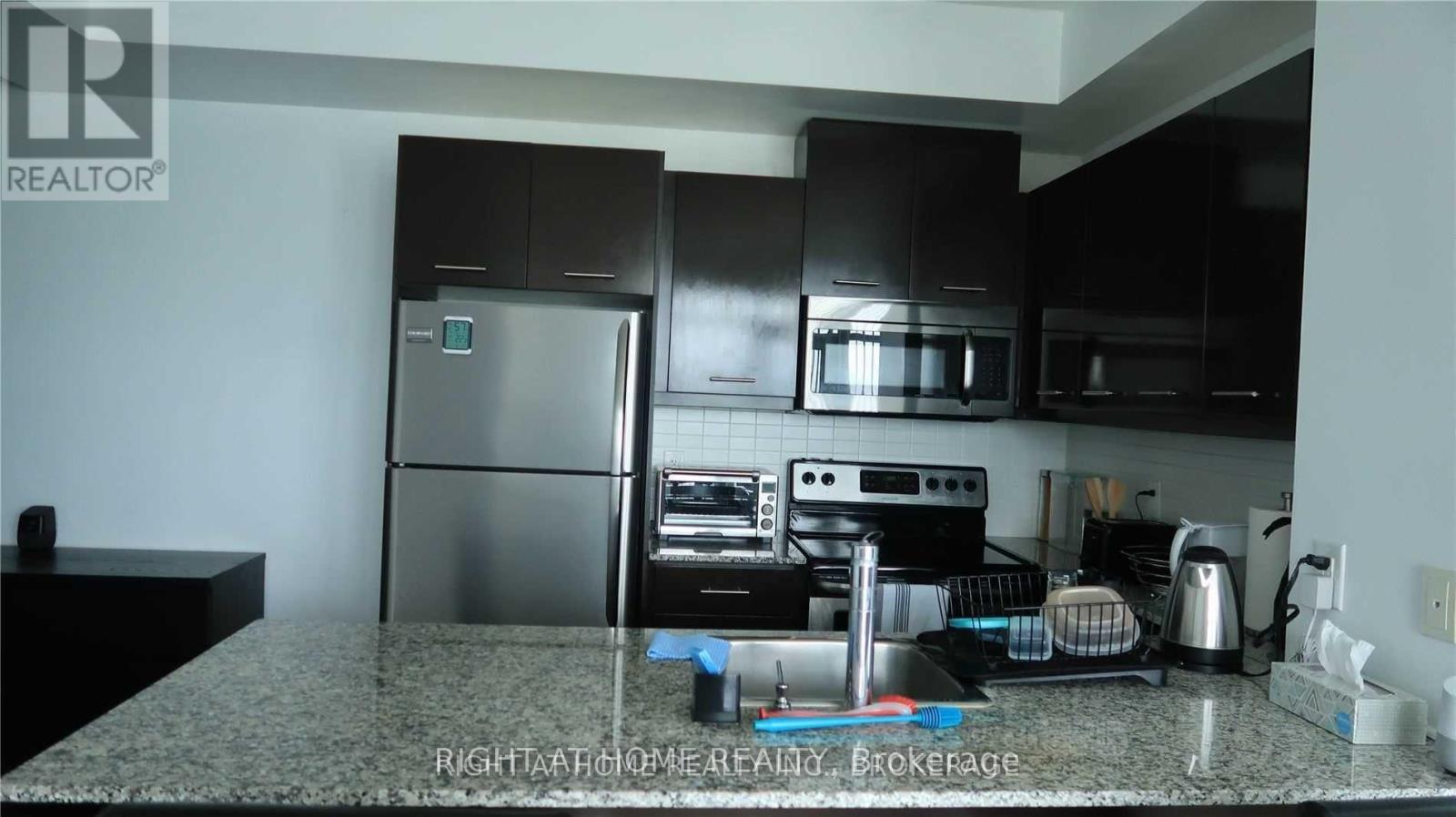 911 - 360 Square One Drive, Mississauga, Ontario L5B 0G7 - Photo 2 - W13789146