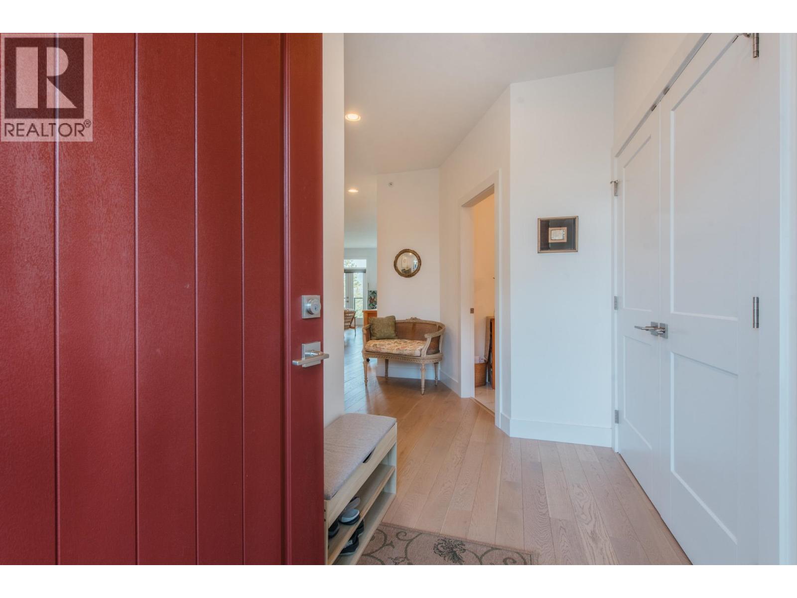302 5780 Marine Way, Sechelt, British Columbia  V7Z 0L8 - Photo 3 - R3165945