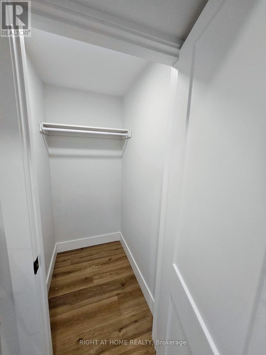 47 Eastvale Place, Hamilton, Ontario  L8H 1N9 - Photo 2 - X13789154