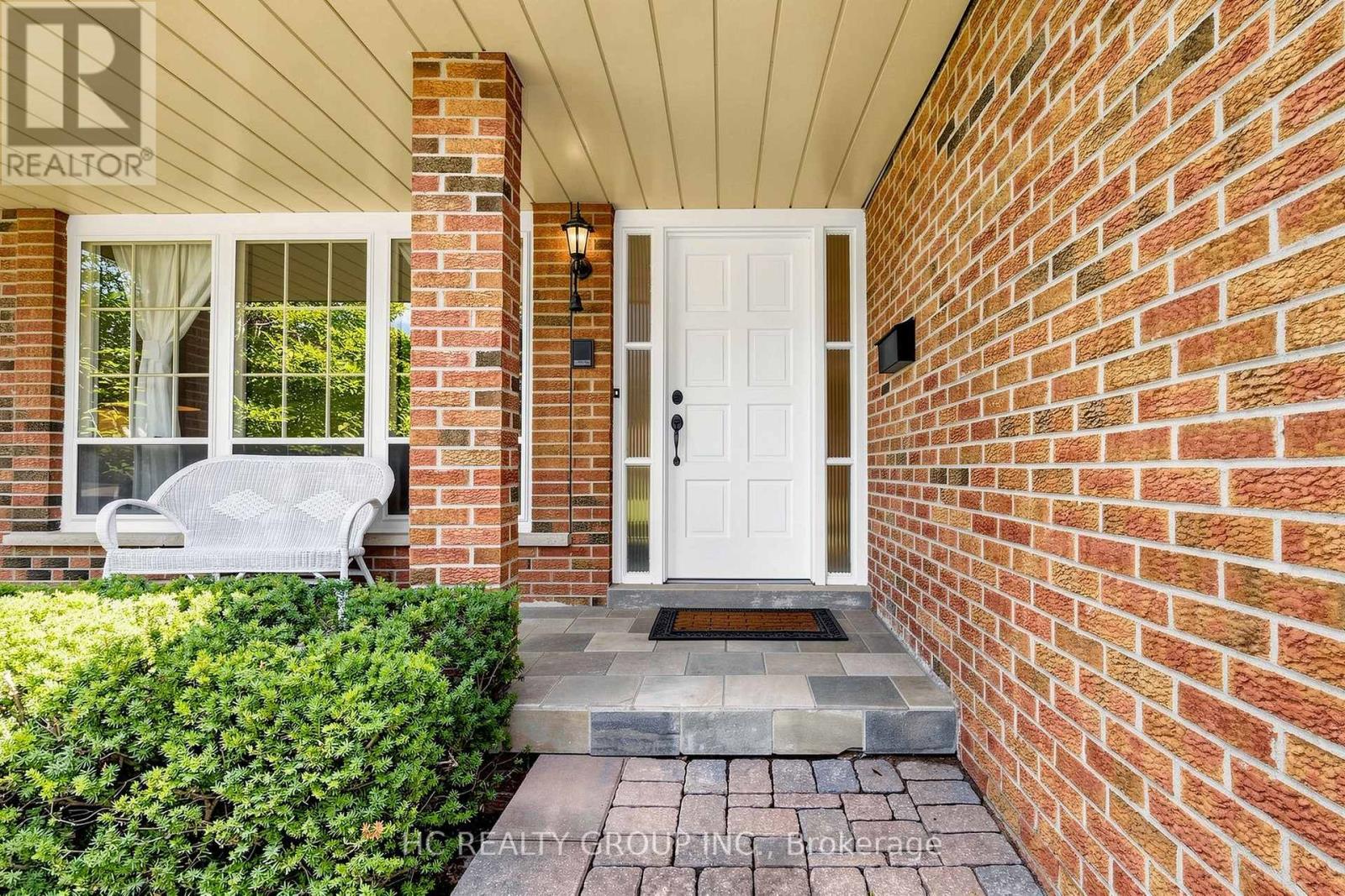 5 Standish Crescent, Markham, Ontario  L3P 4A4 - Photo 4 - N13789160