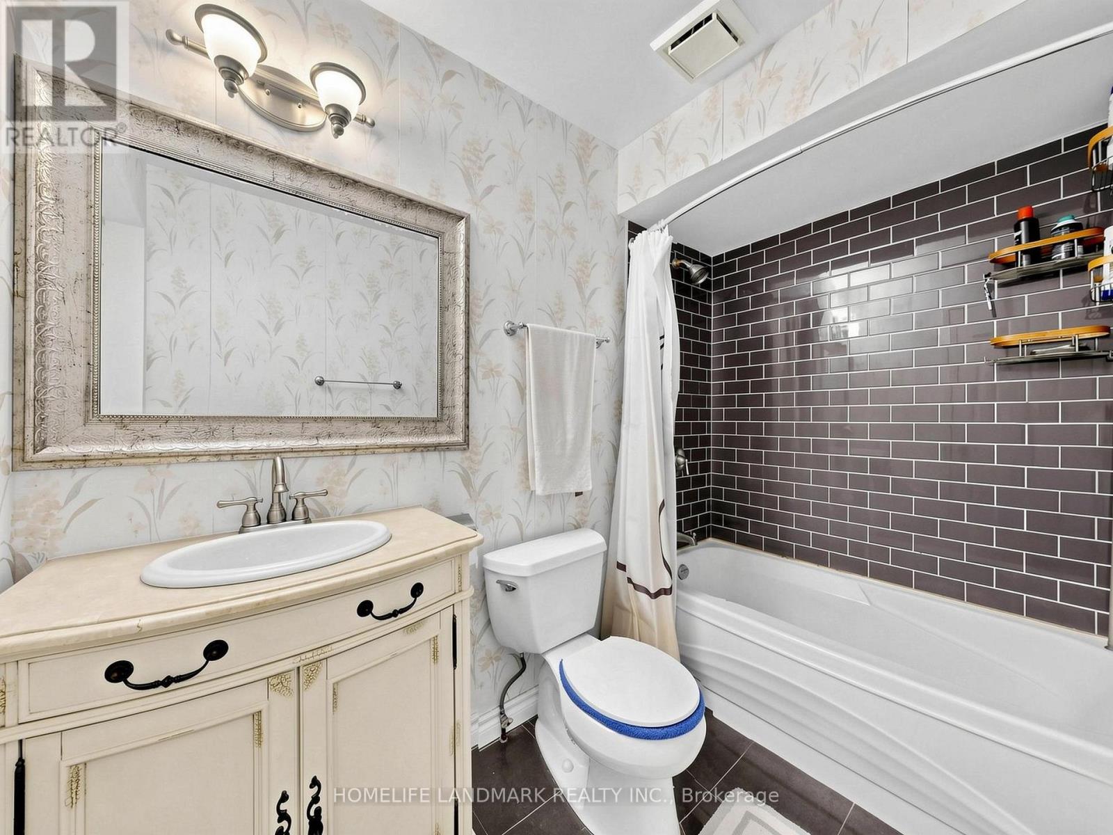 52 Queensmill Court, Richmond Hill, Ontario  L4B 1N3 - Photo 22 - N13789186
