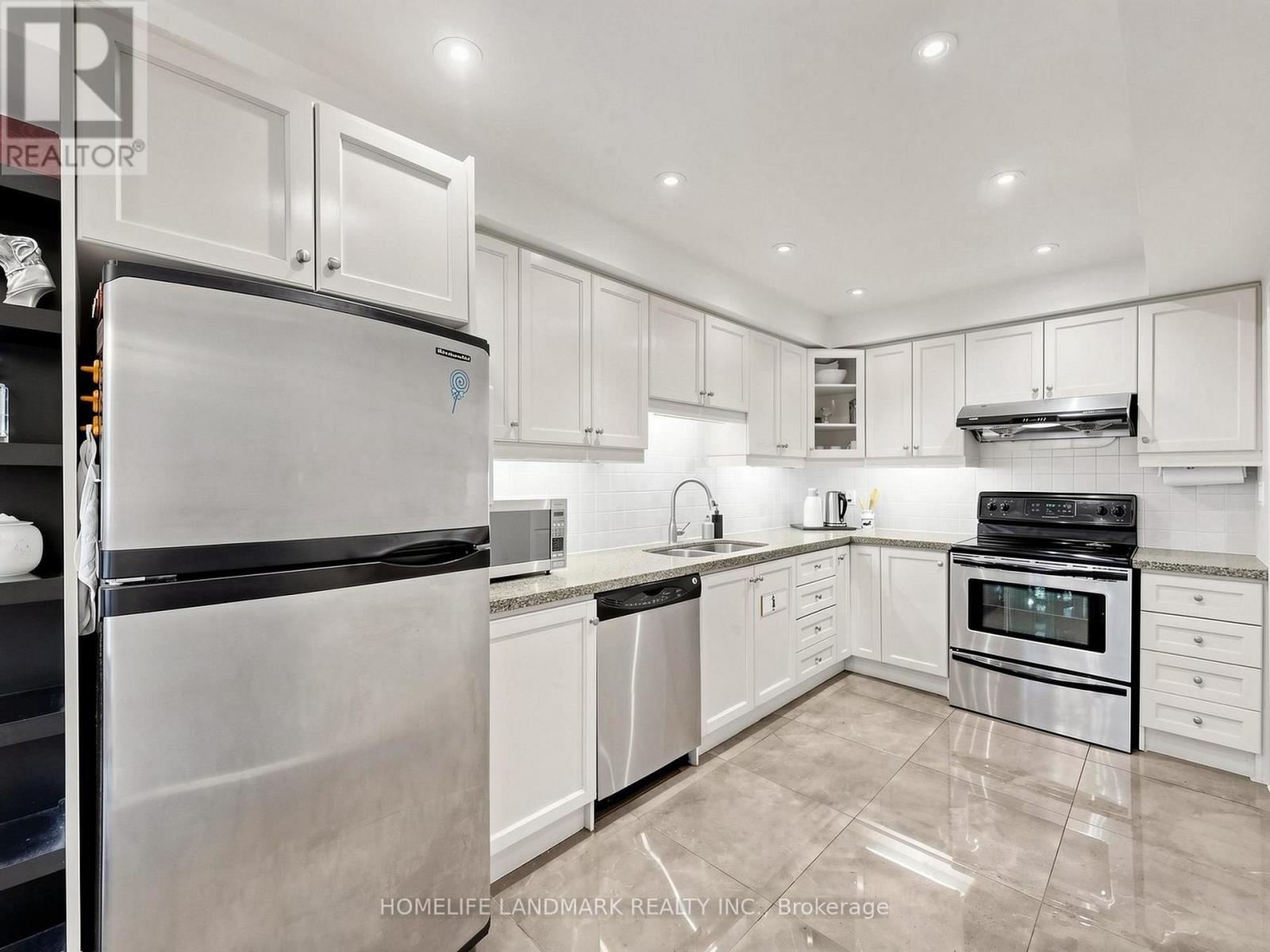 52 Queensmill Court, Richmond Hill, Ontario  L4B 1N3 - Photo 9 - N13789186