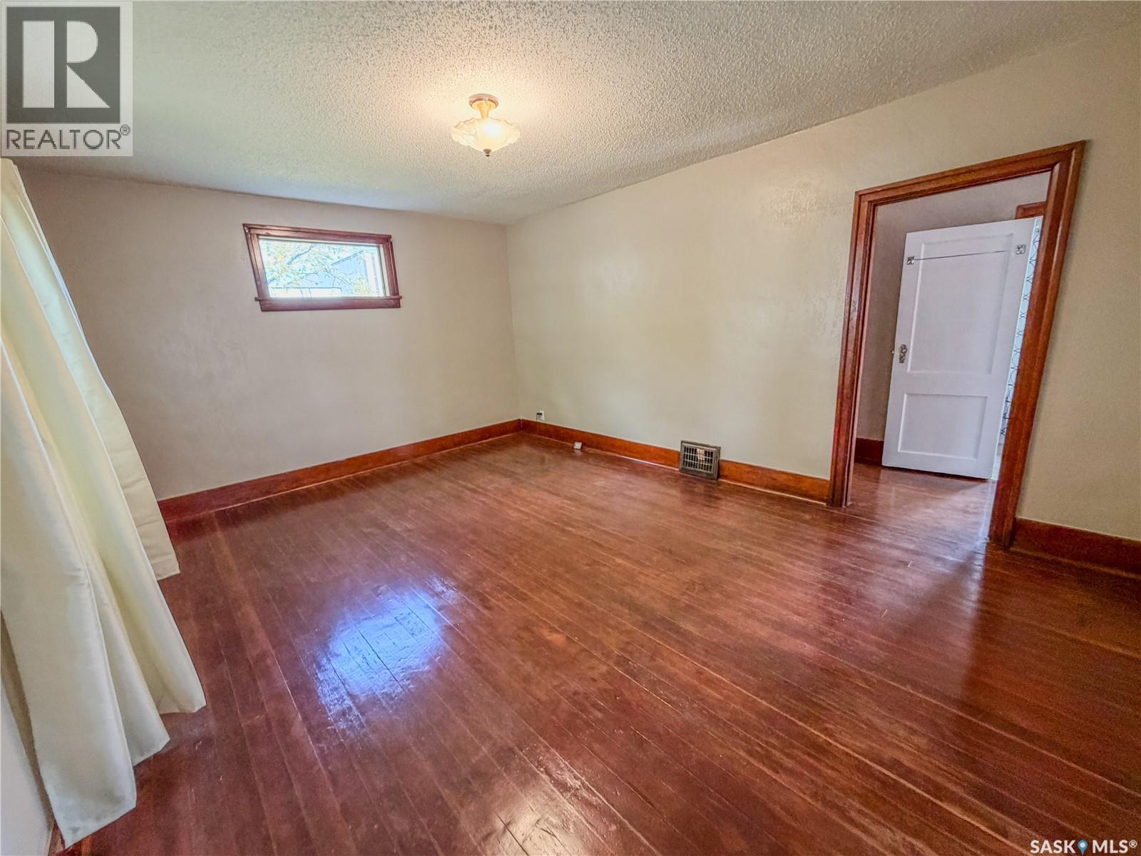 31 Laurier Avenue, Yorkton, Saskatchewan  S3N 1T7 - Photo 11 - SK048598
