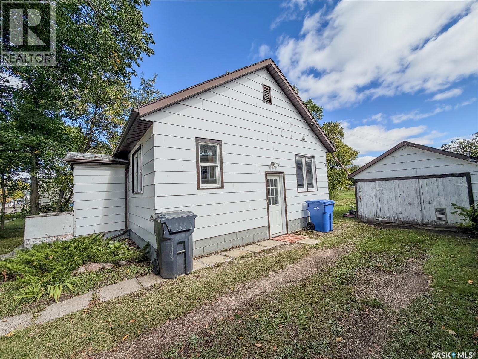 31 Laurier Avenue, Yorkton, Saskatchewan  S3N 1T7 - Photo 2 - SK048598