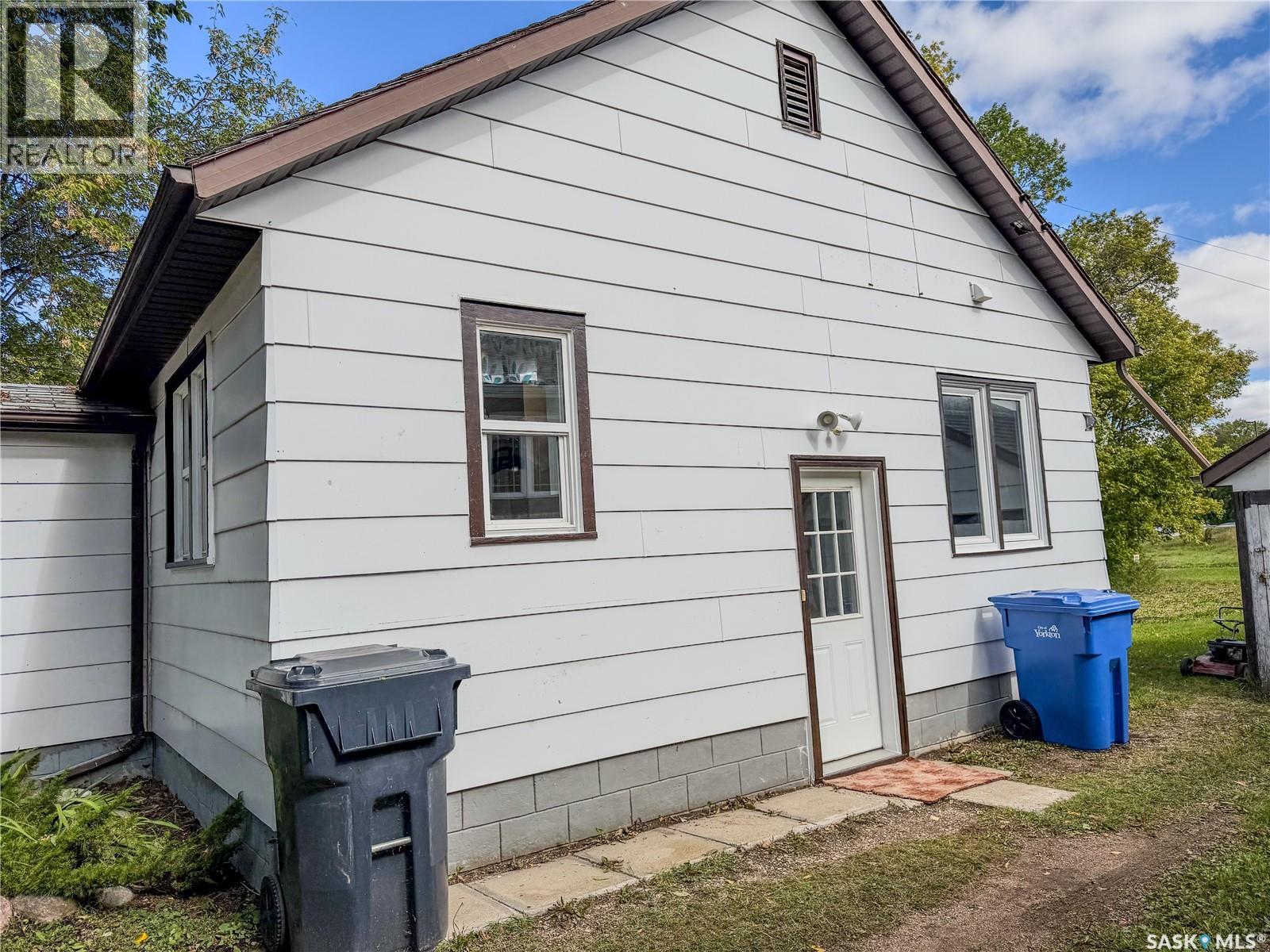 31 Laurier Avenue, Yorkton, Saskatchewan  S3N 1T7 - Photo 3 - SK048598