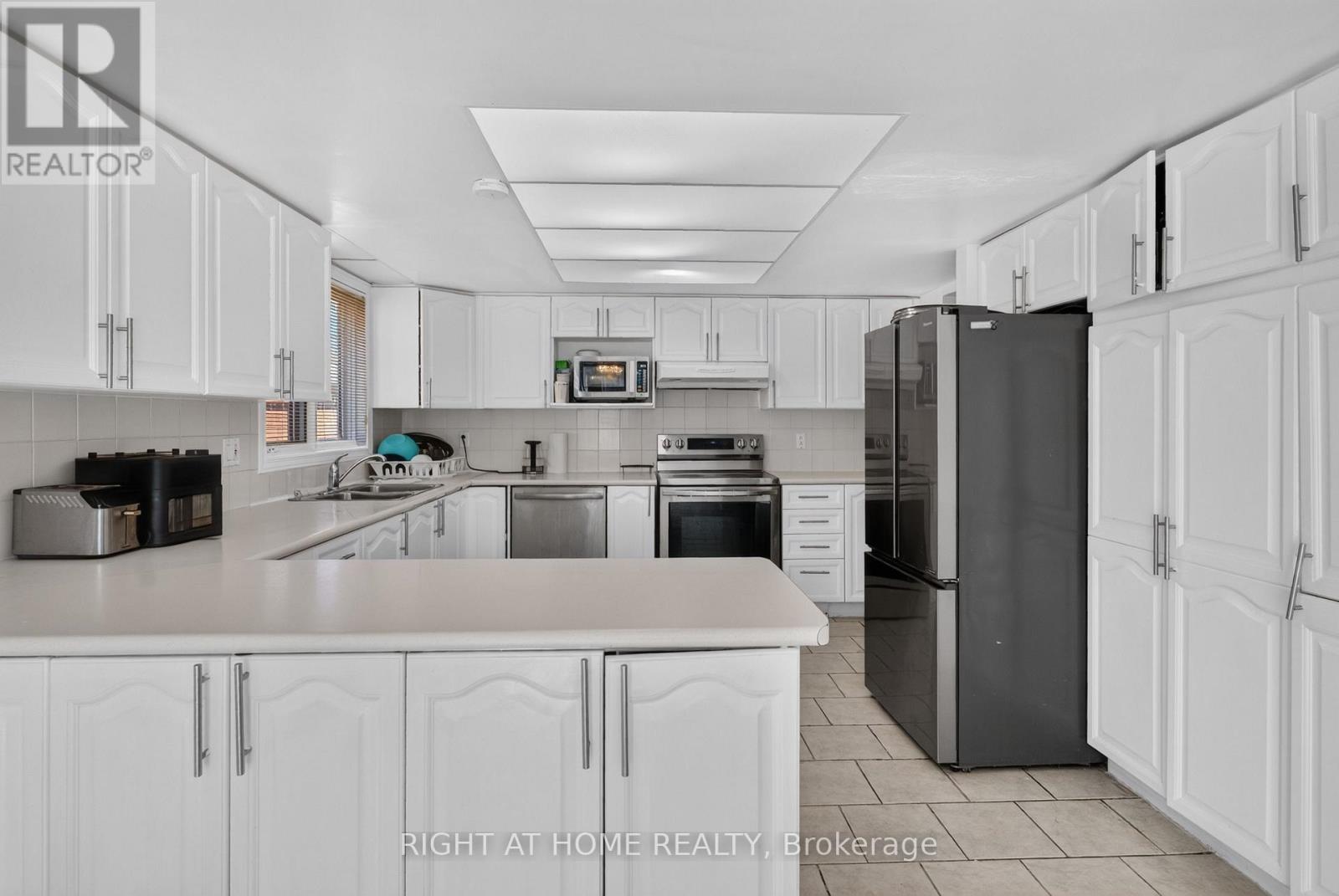 12 Baslaw Drive, Ottawa, Ontario  K1G 5J8 - Photo 15 - X13789224