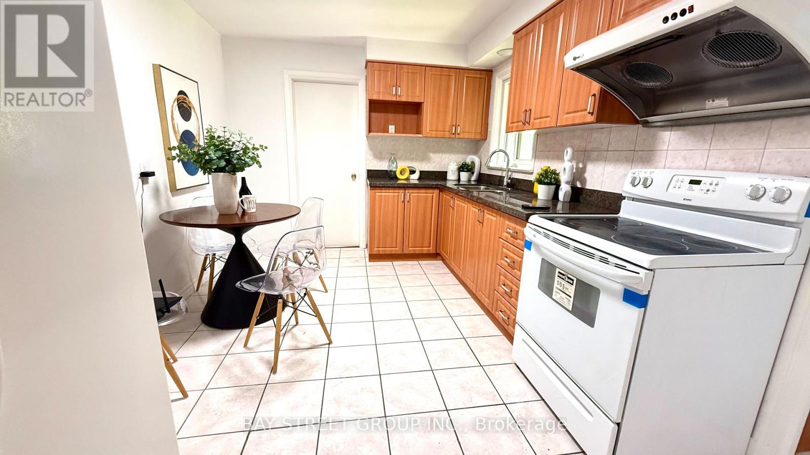 2212 Kennedy Road, Toronto, Ontario  M1T 3G4 - Photo 4 - E13789242