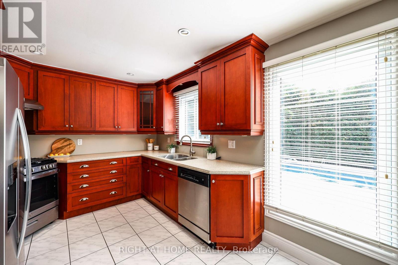 65 Anstead Crescent, Ajax, Ontario  L1S 3X4 - Photo 11 - E13789248