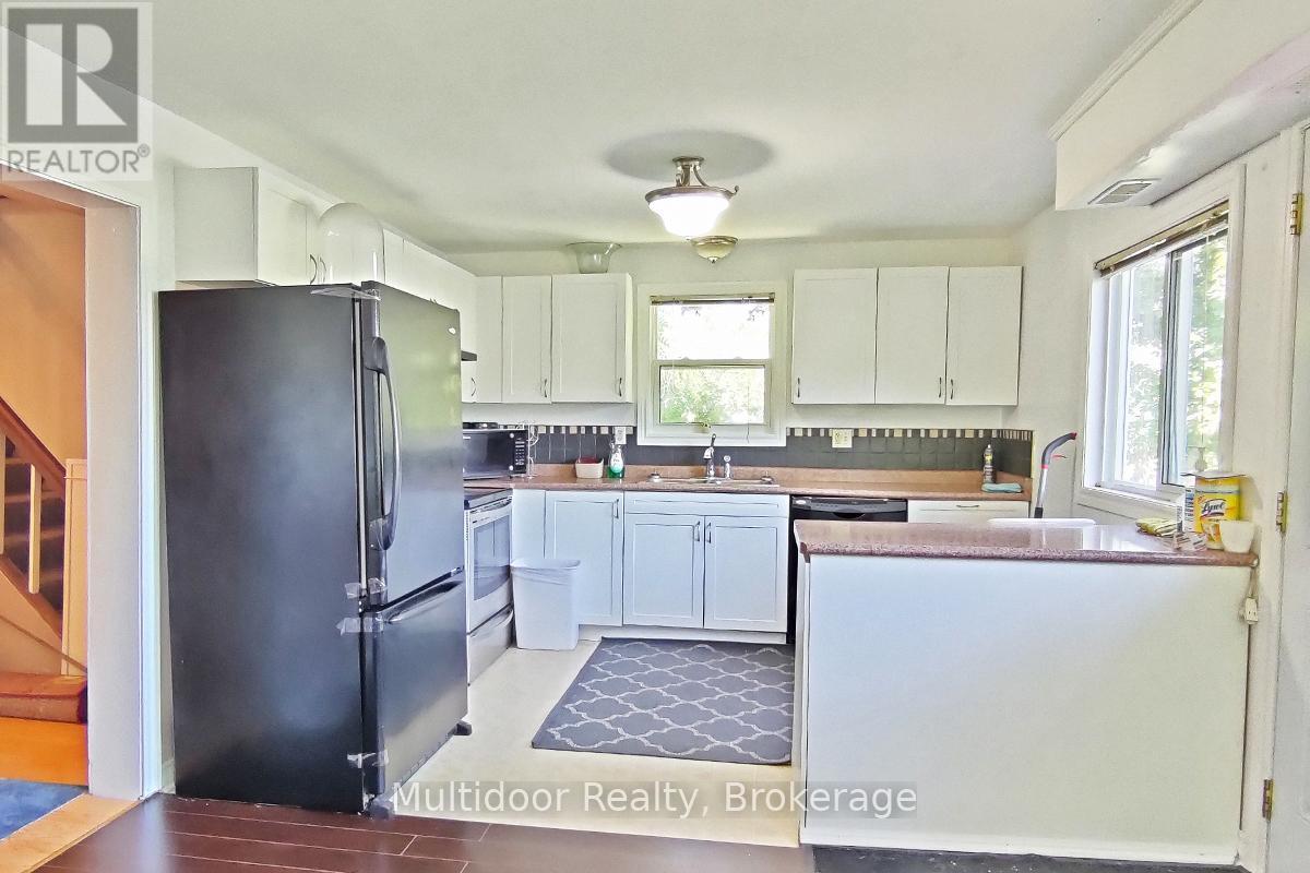 1058 Isabella Street, Innisfil, Ontario  L0L 1C0 - Photo 11 - N13789234