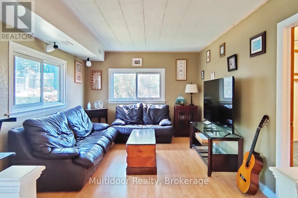1058 Isabella Street, Innisfil, Ontario  L0L 1C0 - Photo 17 - N13789234