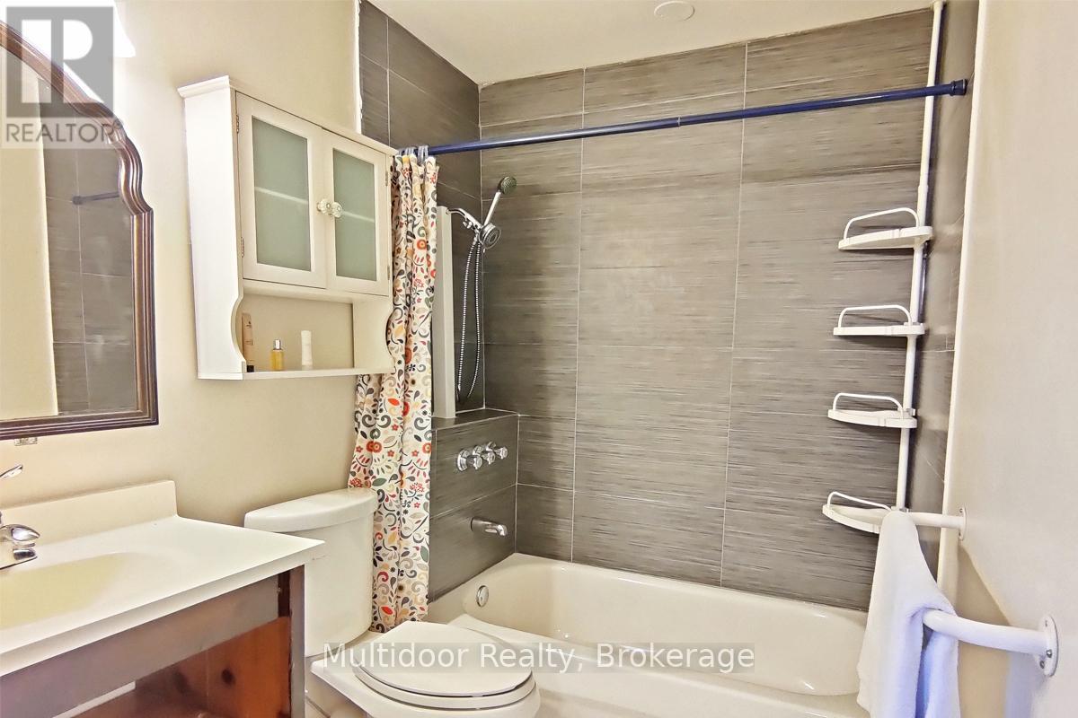 1058 Isabella Street, Innisfil, Ontario  L0L 1C0 - Photo 19 - N13789234