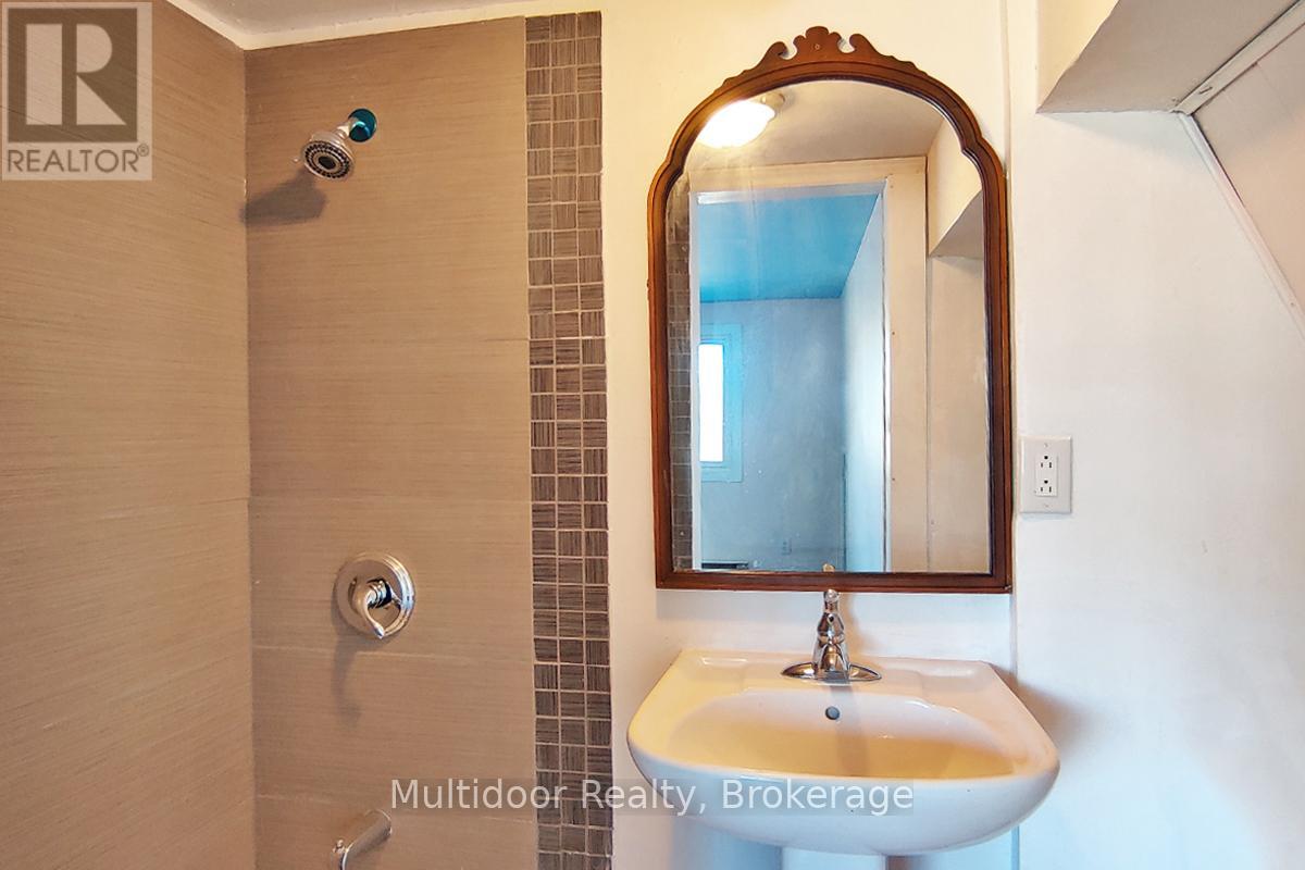 1058 Isabella Street, Innisfil, Ontario  L0L 1C0 - Photo 21 - N13789234