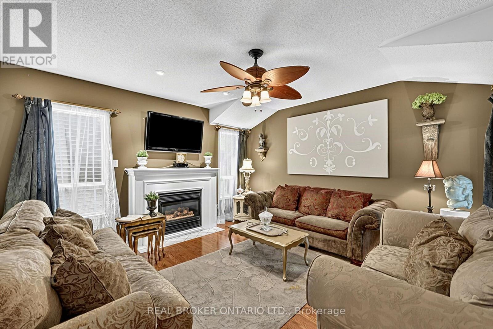 408 Flanagan Court, Newmarket, Ontario  L3X 2E9 - Photo 10 - N13789276