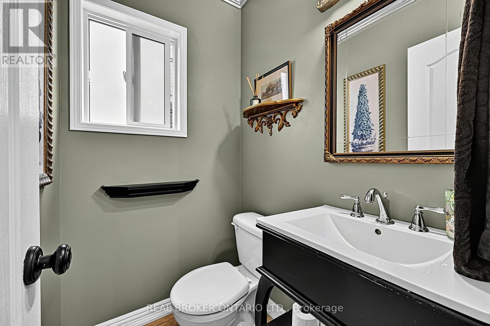408 Flanagan Court, Newmarket, Ontario  L3X 2E9 - Photo 11 - N13789276
