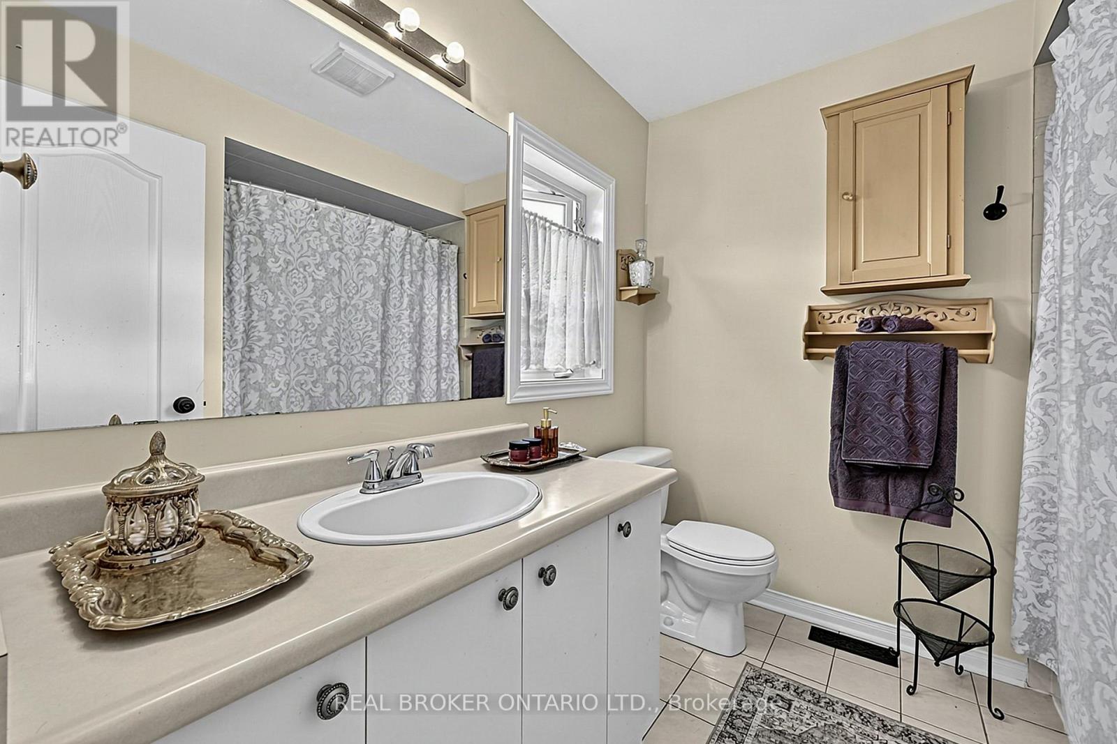 408 Flanagan Court, Newmarket, Ontario  L3X 2E9 - Photo 15 - N13789276