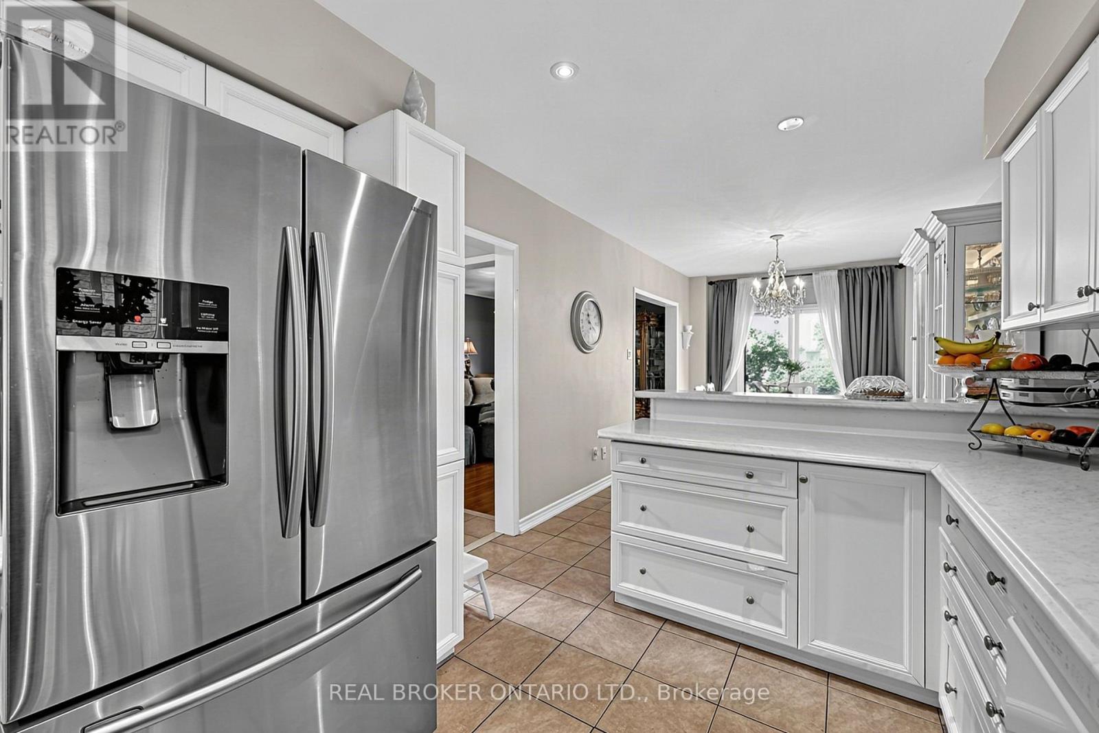 408 Flanagan Court, Newmarket, Ontario  L3X 2E9 - Photo 7 - N13789276