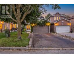 408 FLANAGAN COURT, Newmarket, Ontario