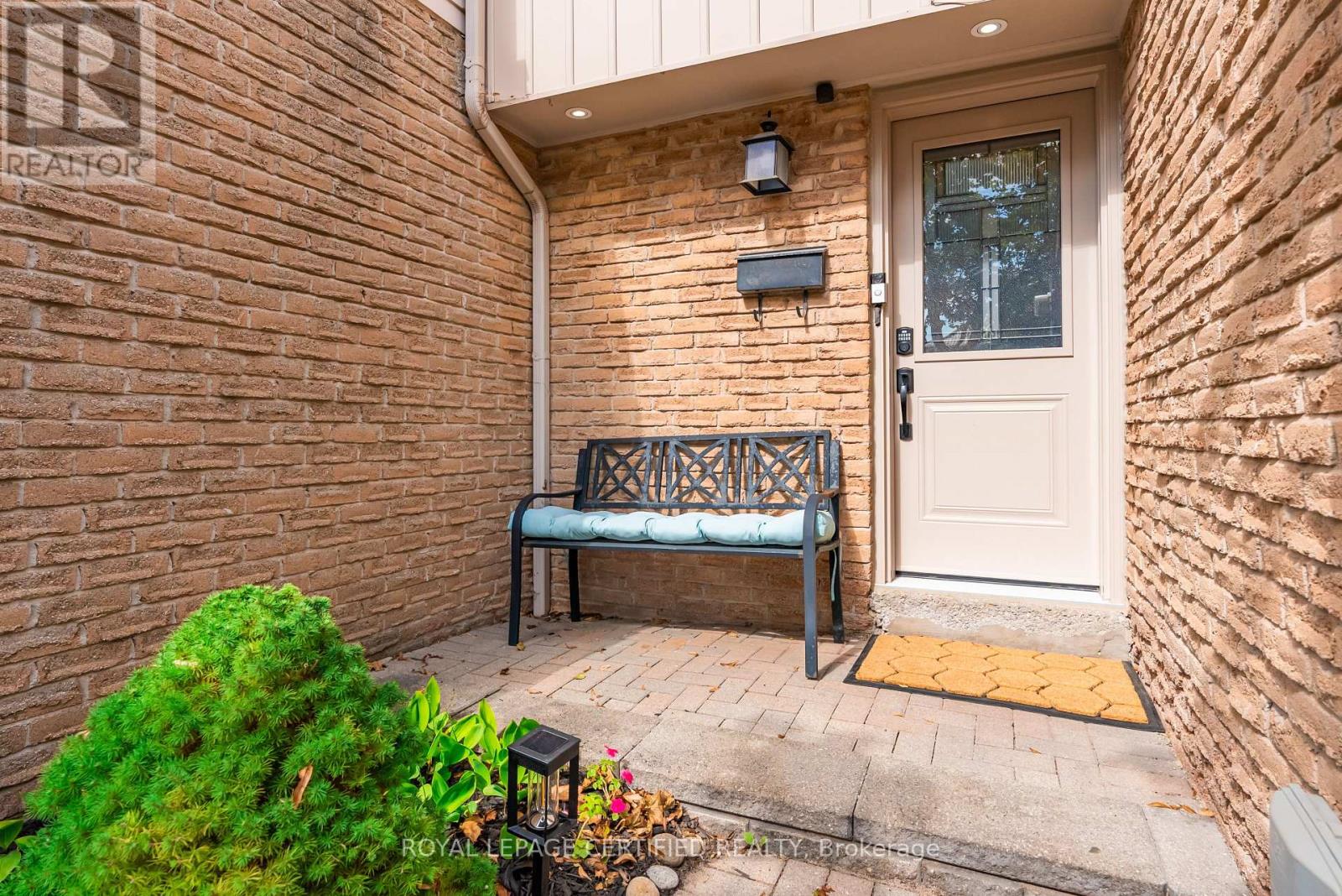38 - 1532 Lancaster Drive, Oakville (Fa Falgarwood), Ontario  L6H 2Z3 - Photo 4 - W13789274