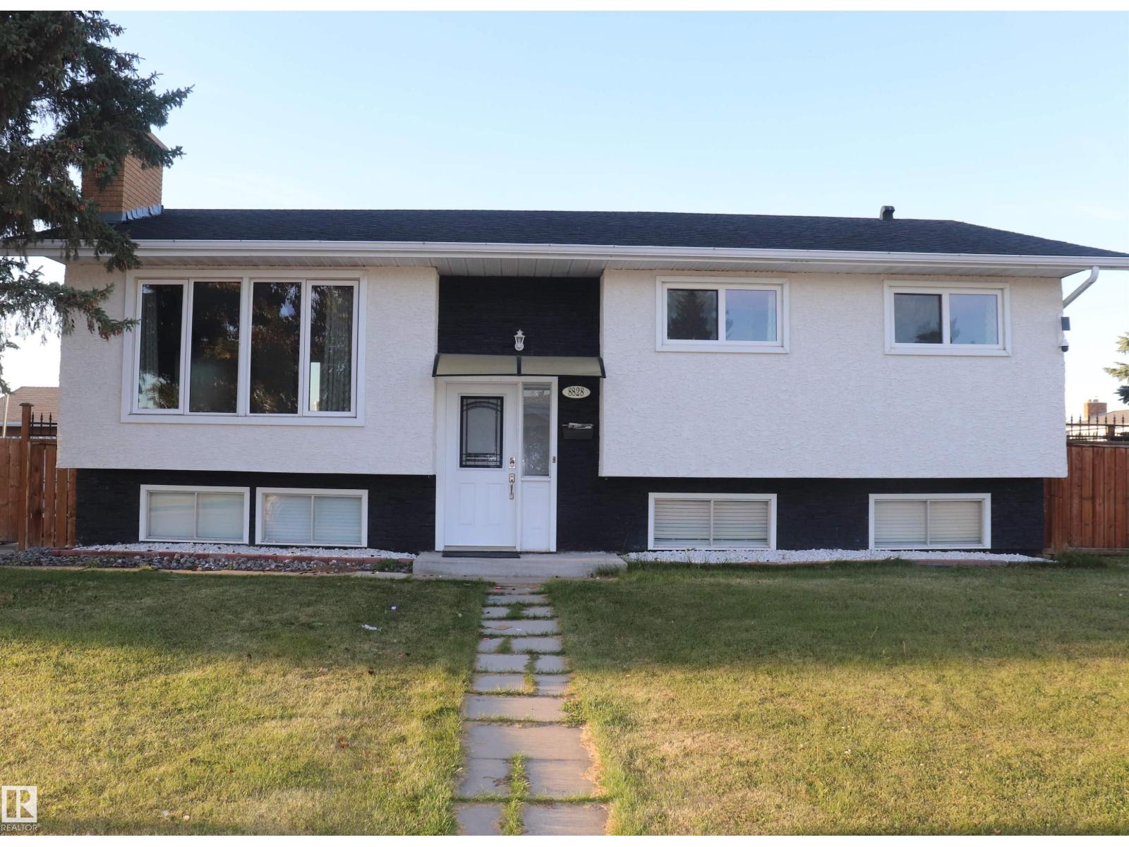 8828 151 Av Nw, Edmonton, Alberta  T5E 5W8 - Photo 1 - E4508874