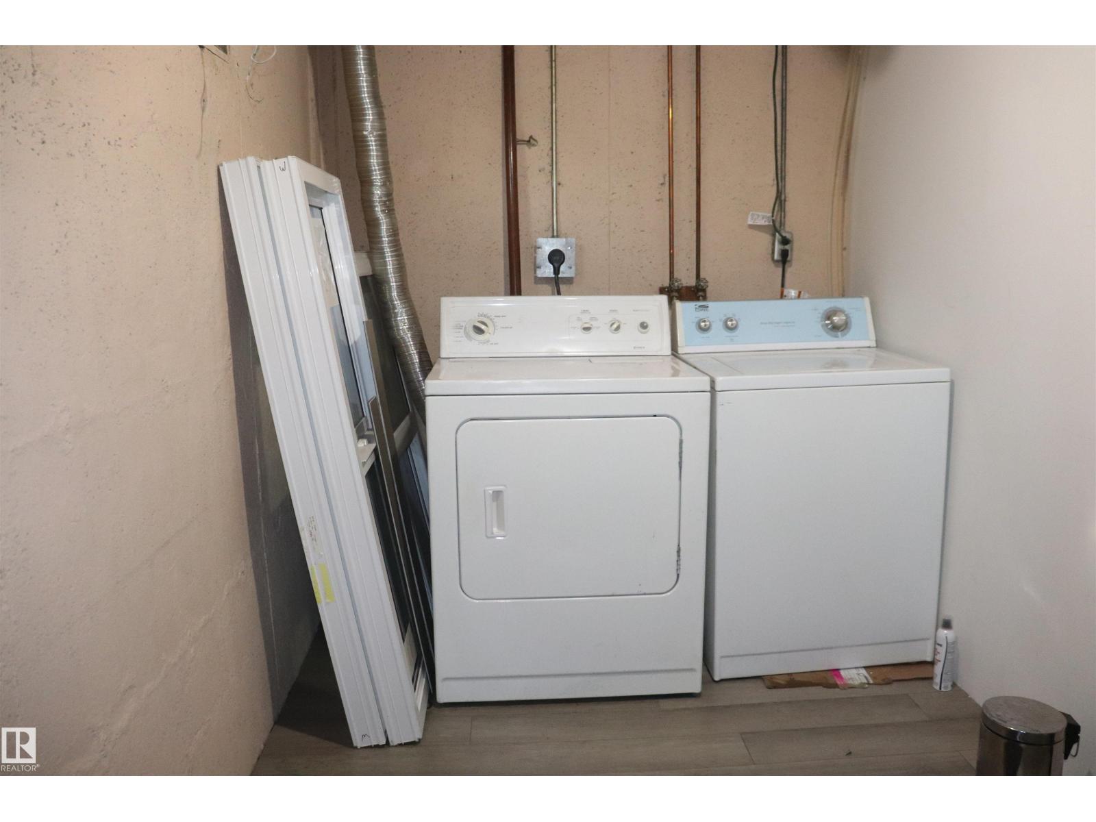 8828 151 Av Nw, Edmonton, Alberta  T5E 5W8 - Photo 2 - E4508874