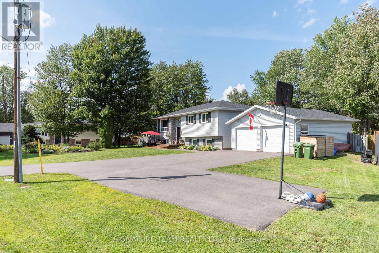 21 Lisa Crescent, Petawawa, Ontario  K8H 2Z8 - Photo 2 - X13789354