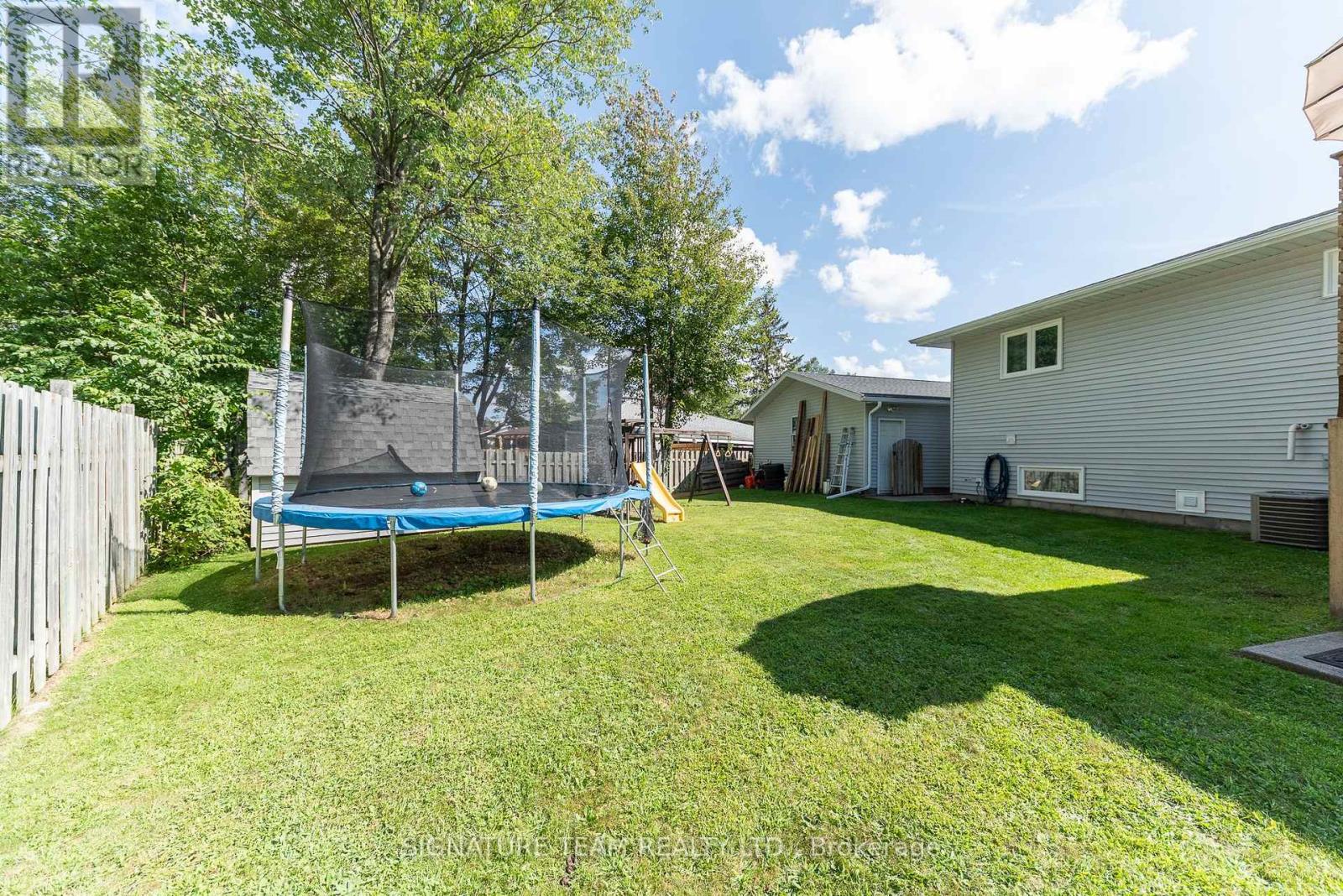 21 Lisa Crescent, Petawawa, Ontario  K8H 2Z8 - Photo 7 - X13789354
