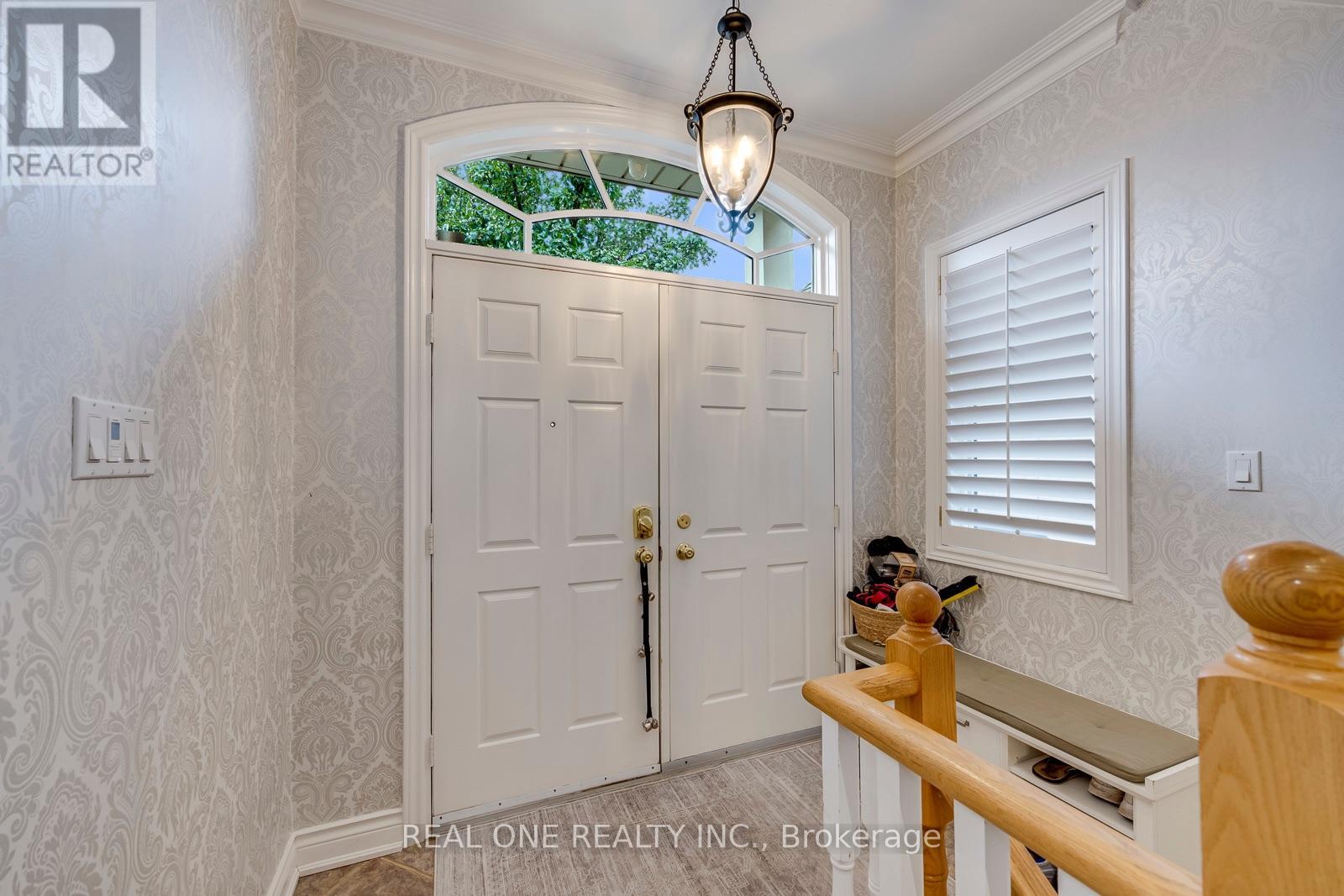 2278 Woodfield Road, Oakville, Ontario  L6H 6Y8 - Photo 4 - W13783848