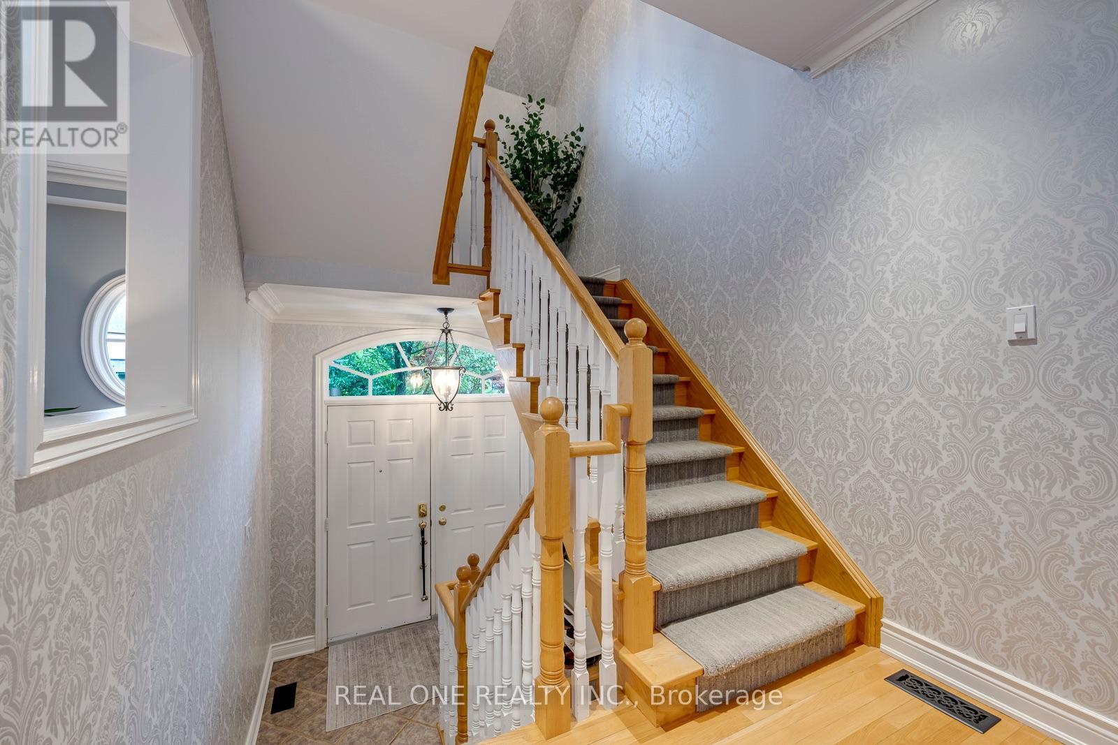 2278 Woodfield Road, Oakville, Ontario  L6H 6Y8 - Photo 5 - W13783848
