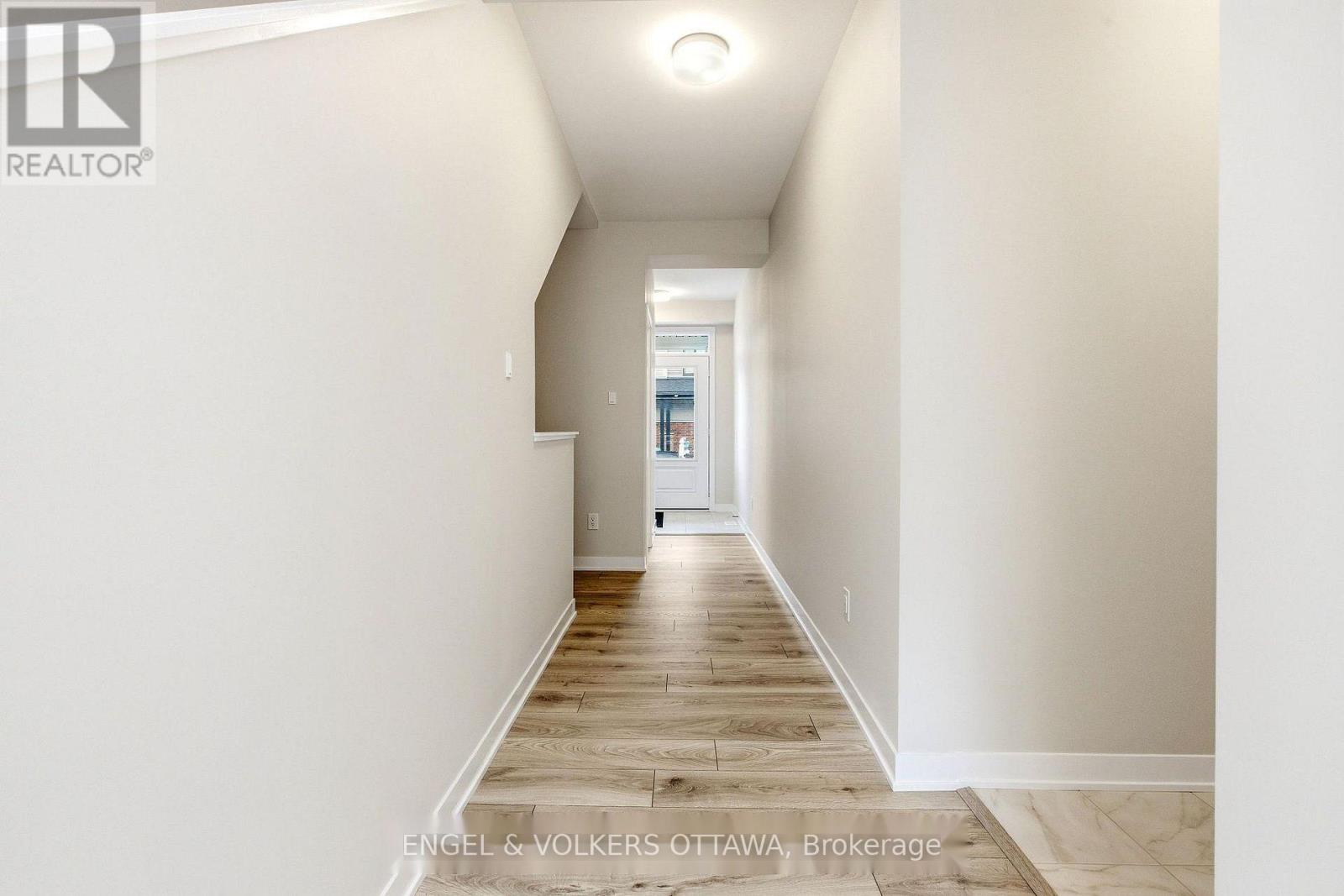 418 Les Emmerson Drive, Ottawa, Ontario  K2J 4J4 - Photo 3 - X13789364