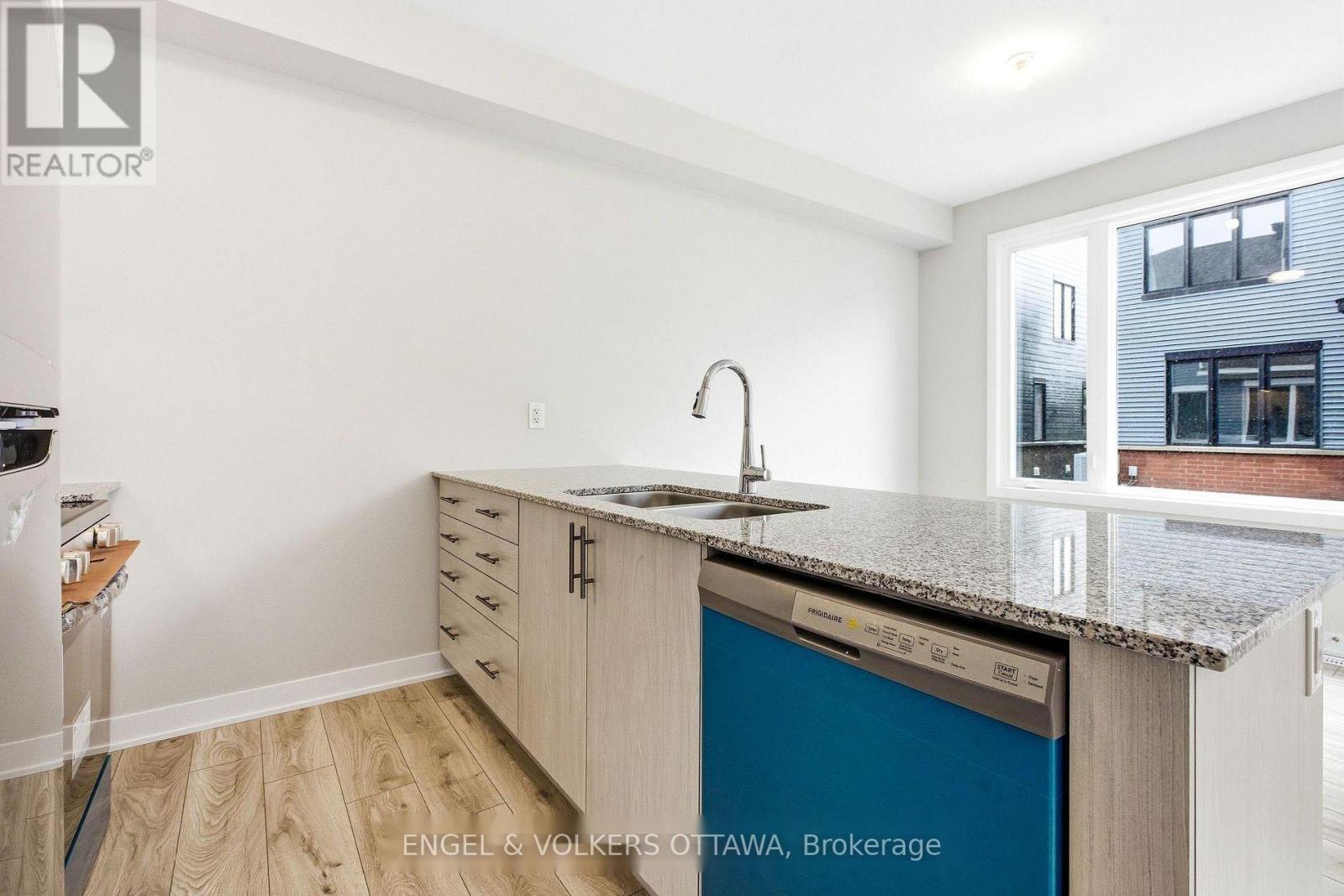 418 Les Emmerson Drive, Ottawa, Ontario  K2J 4J4 - Photo 8 - X13789364
