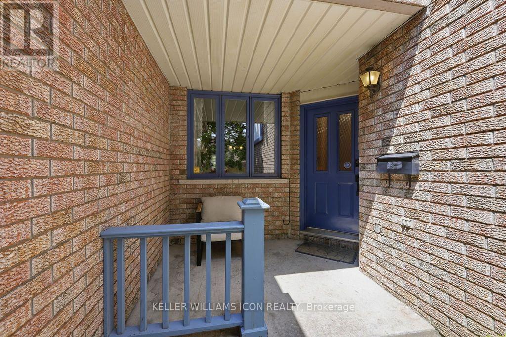 15 Locheland Crescent, Ottawa, Ontario  K2G 6H2 - Photo 2 - X13789372
