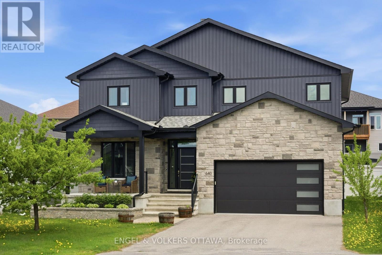 640 Meadowridge Circle, Ottawa, Ontario  K0A 1L0 - Photo 1 - X13789444