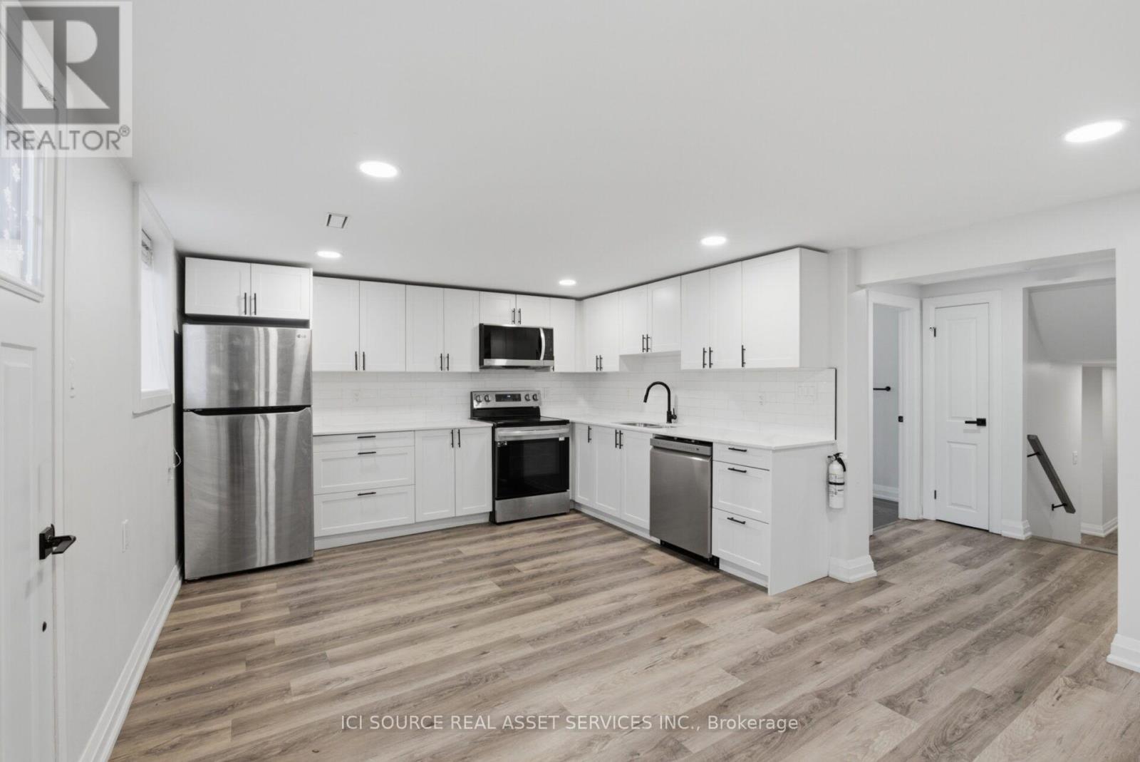 Lower - 247 Greencedar Drive, Hamilton, Ontario  L9C 6S2 - Photo 3 - X13789396