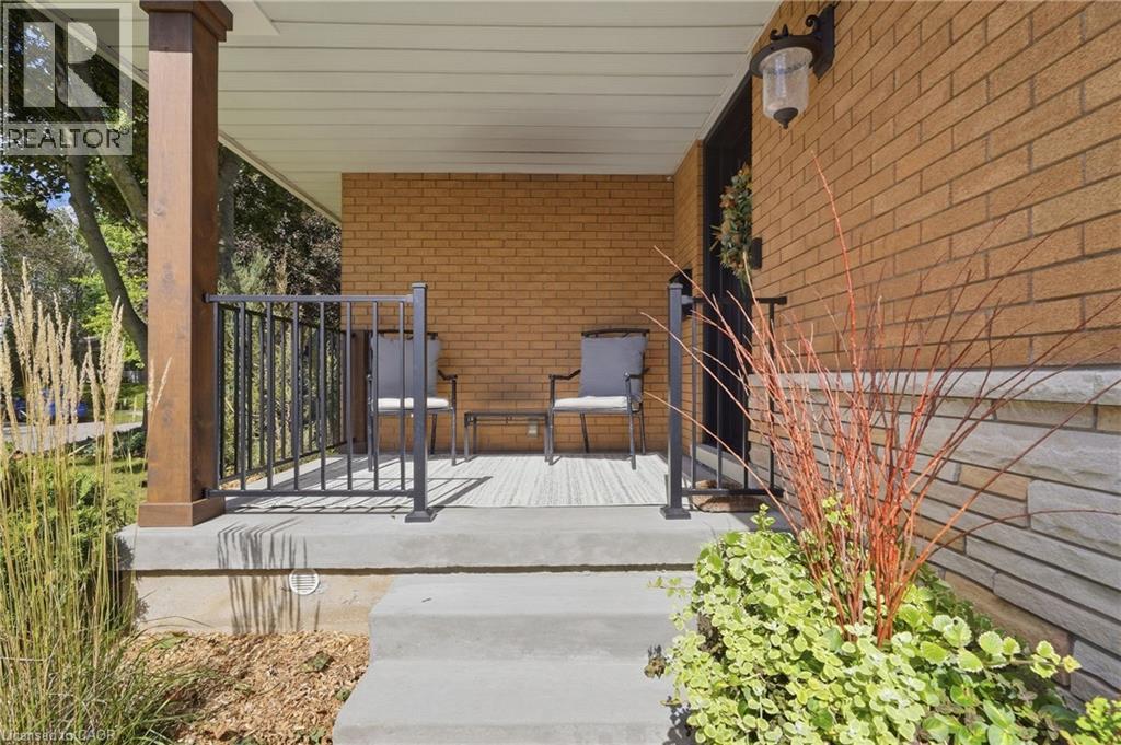 15 Linton Place, Kitchener, Ontario  N2B 2K1 - Photo 4 - 40862024