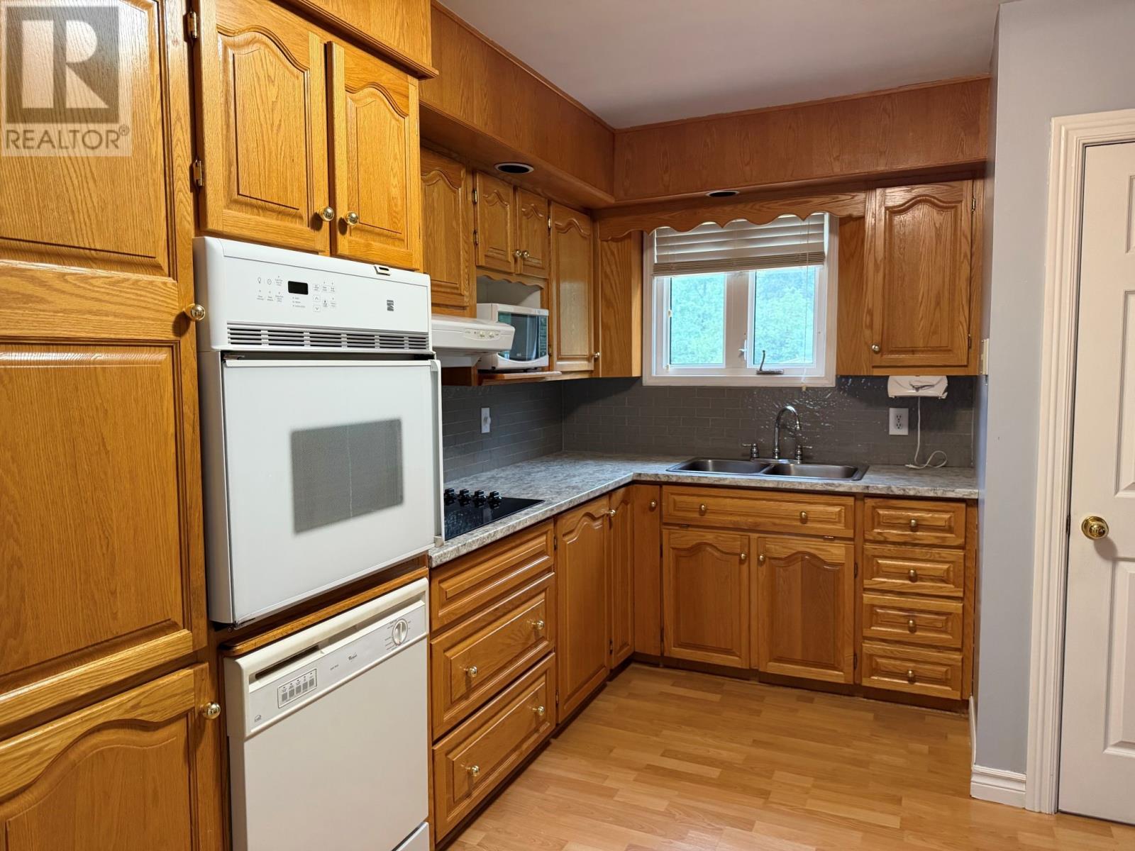 31 Brook Street, Glenwood — photo 5