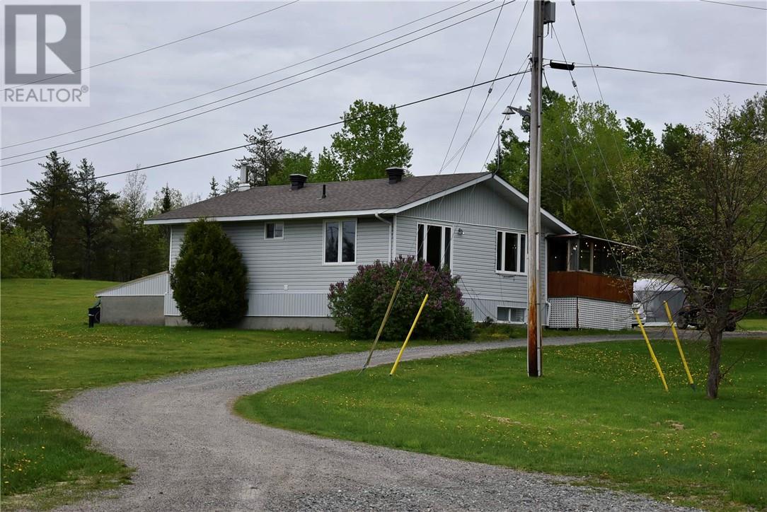 1035 Hwy 17 E, Wahnapitae, Ontario  P0M 3C0 - Photo 12 - 2130409