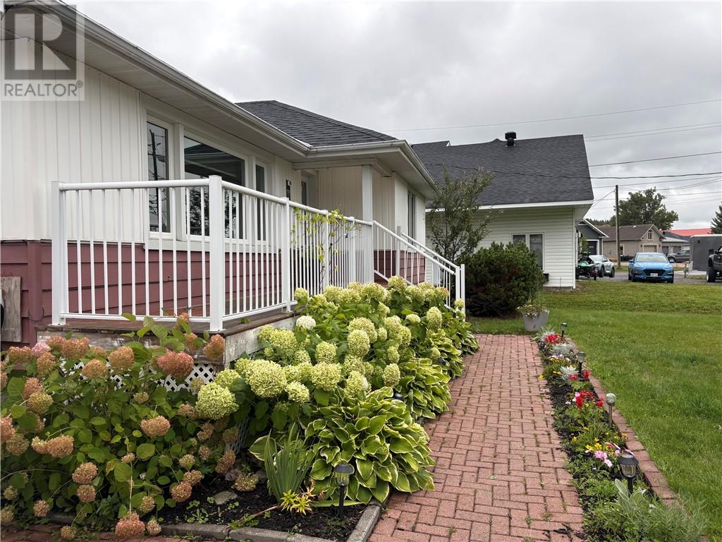 114 Hill, Wahnapitae, Ontario  p0m 3c0 - Photo 3 - 2130366