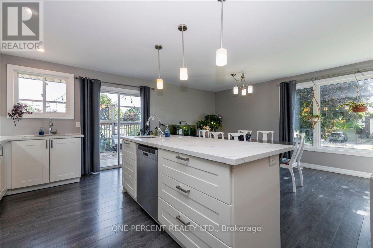 25 Bertram Drive, Springwater, Ontario  L0L 1P0 - Photo 14 - S13767030