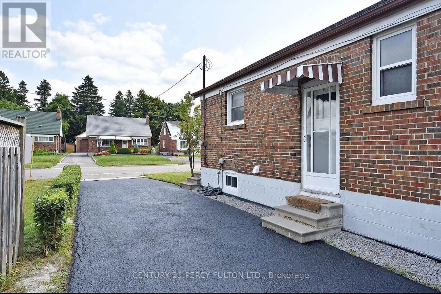 270 Wilson Road S, Oshawa, Ontario  L1H 6C5 - Photo 2 - E13730988