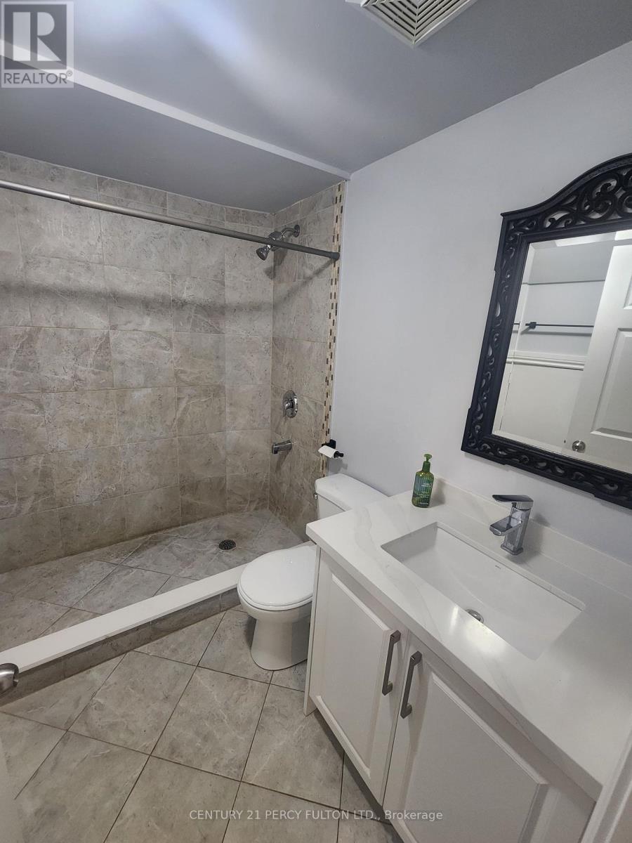 270 Wilson Road S, Oshawa, Ontario  L1H 6C5 - Photo 4 - E13730988