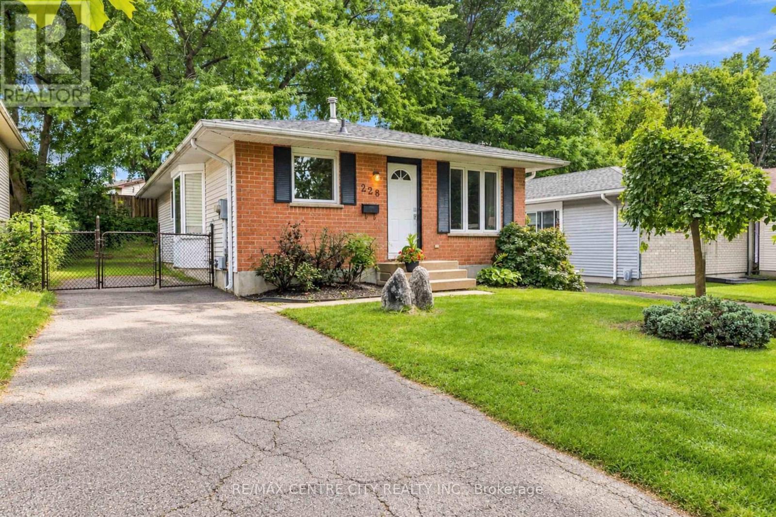 228 POCHARD LANE, London East, Ontario