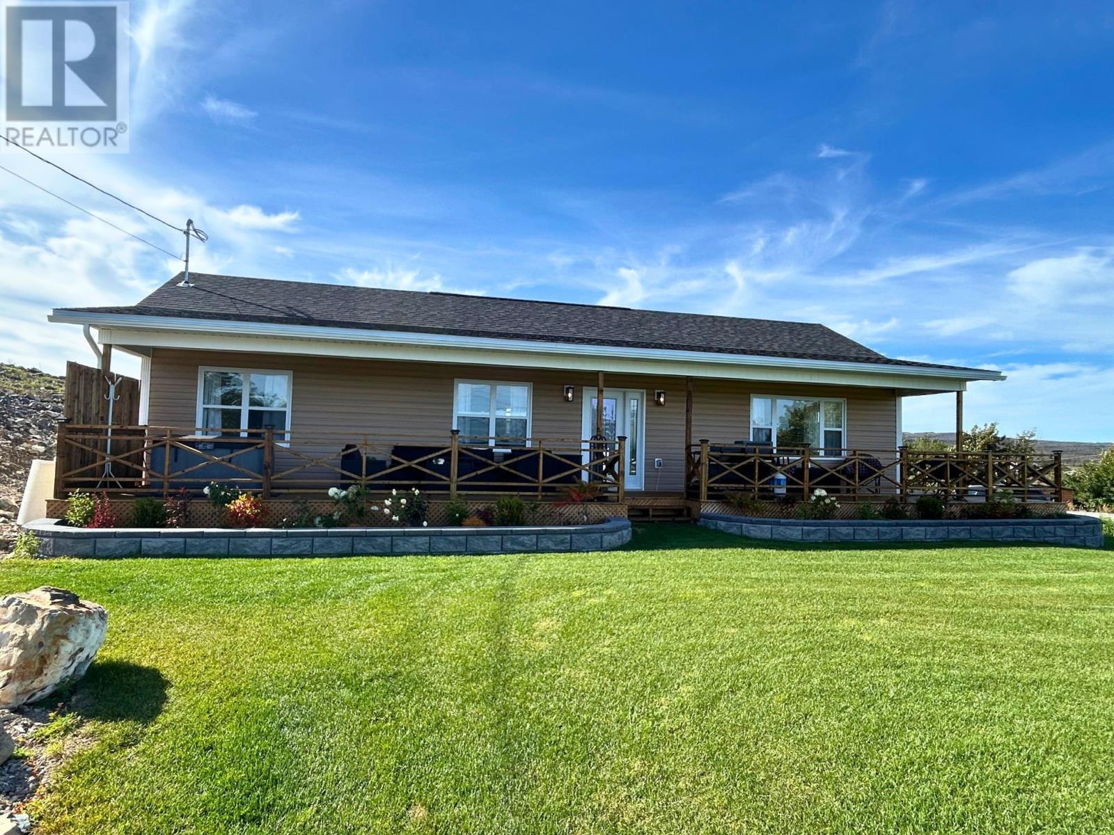 8 Vaughan Road, Small Point — photo 2