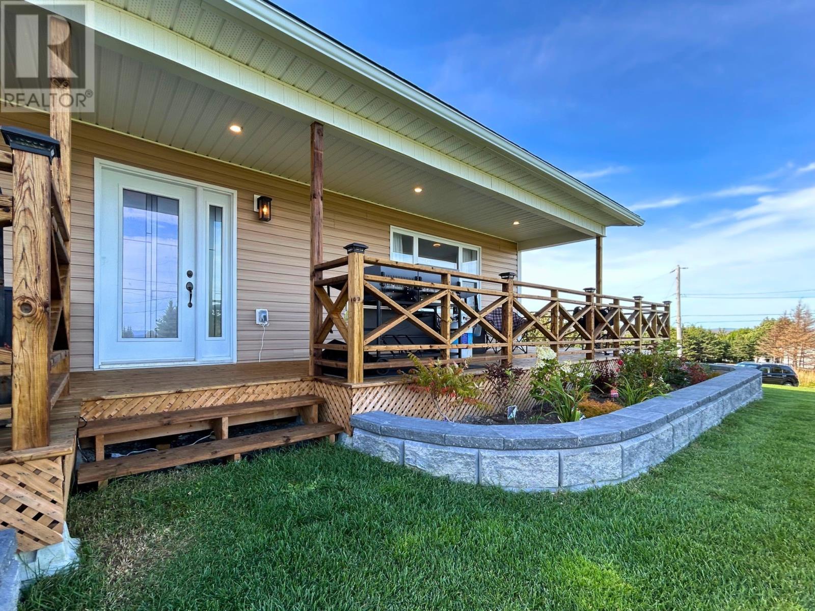 8 Vaughan Road, Small Point — photo 3