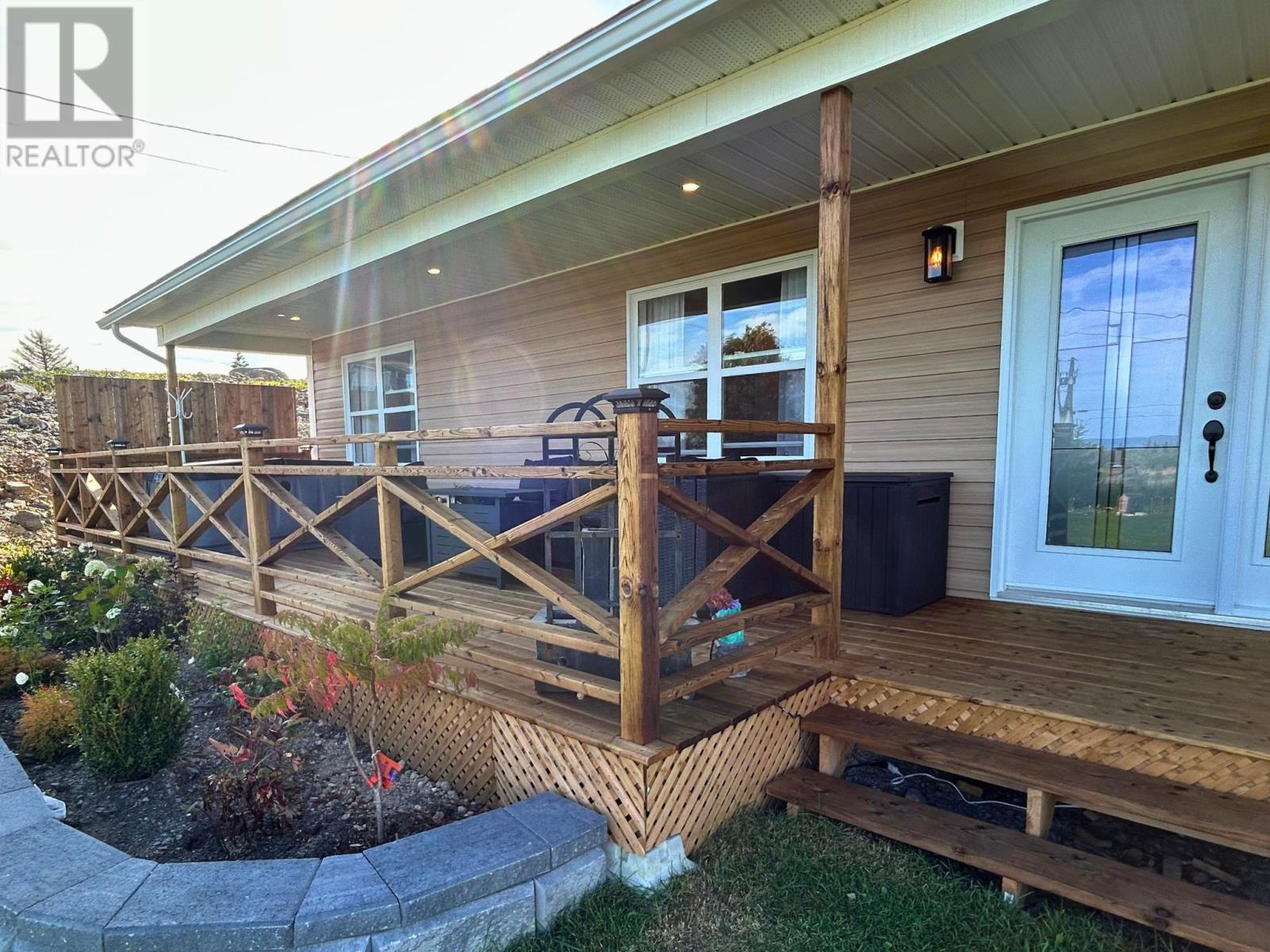 8 Vaughan Road, Small Point — photo 4