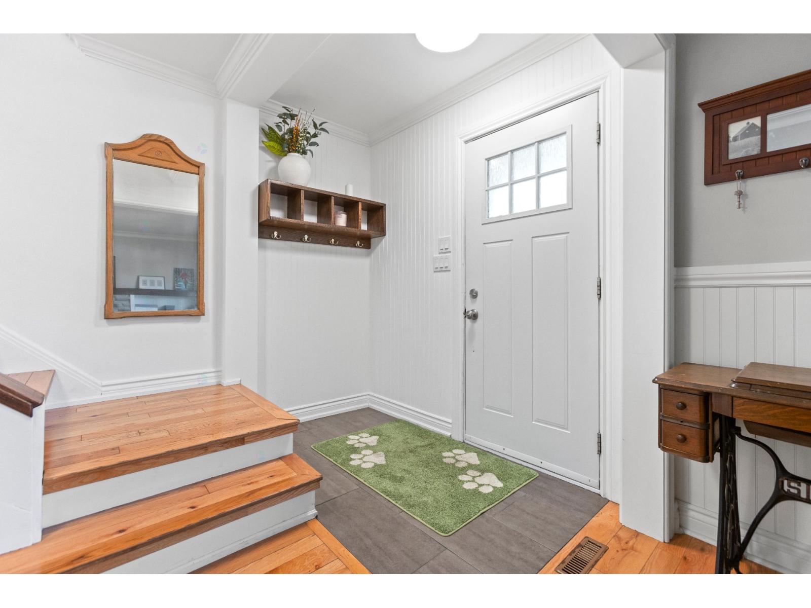 109 Av. de la Baie-de-Valois Pointe-Claire Quebec Canada H9R4B8 2