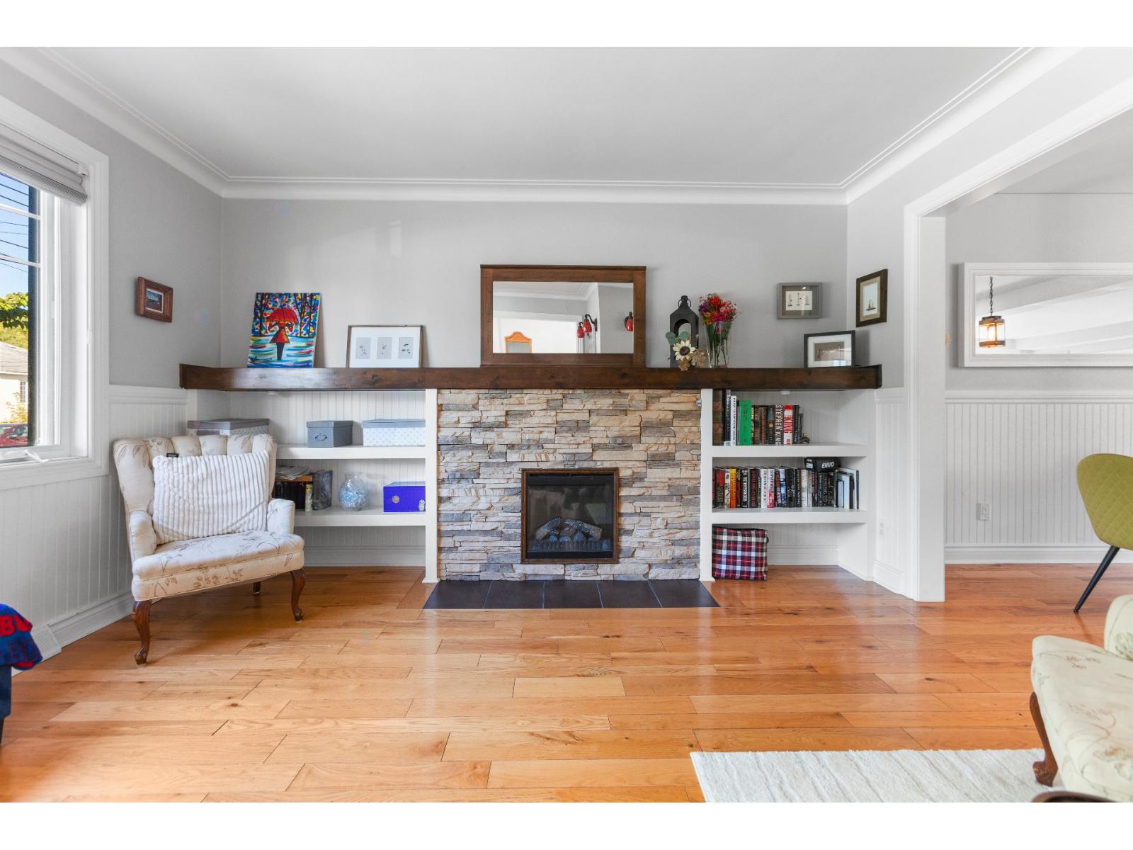 109 Av. de la Baie-de-Valois Pointe-Claire Quebec Canada H9R4B8 4