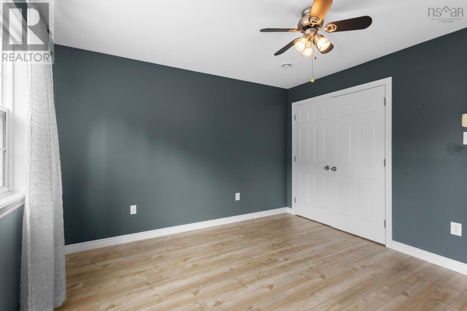 259 Henry Avenue photo 27