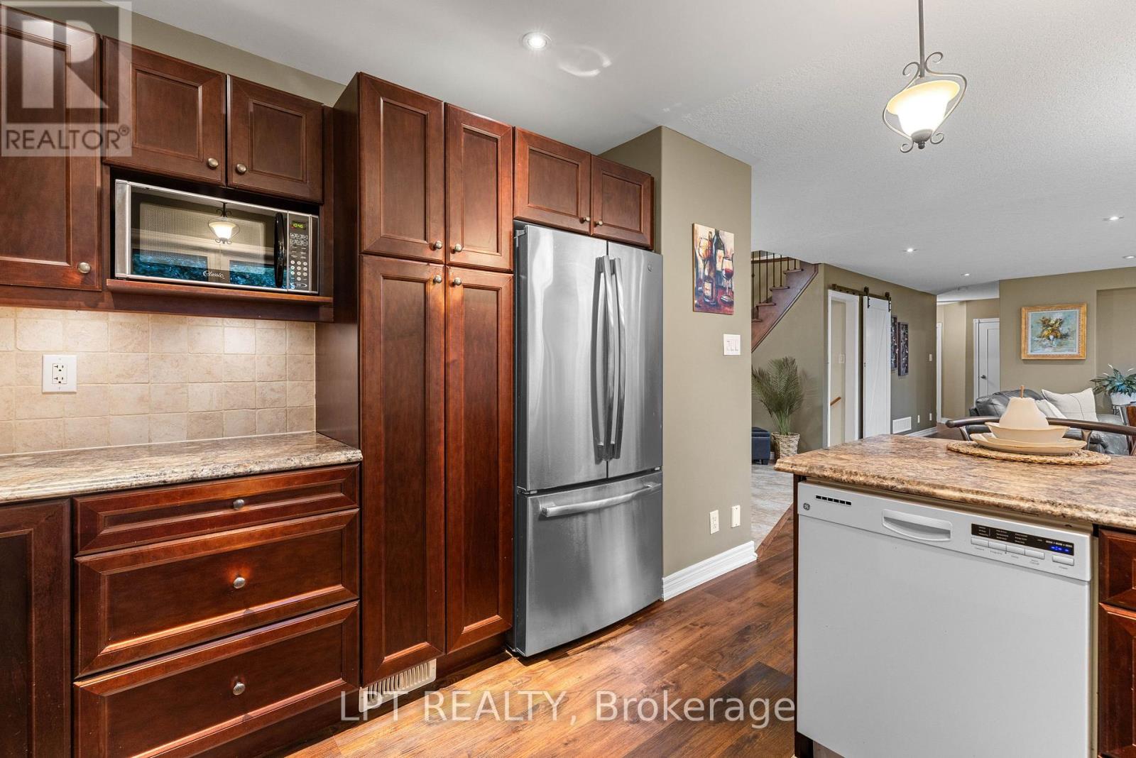 2 Birch Knoll Road, Georgina, Ontario  L0E 1R0 - Photo 17 - N13705454