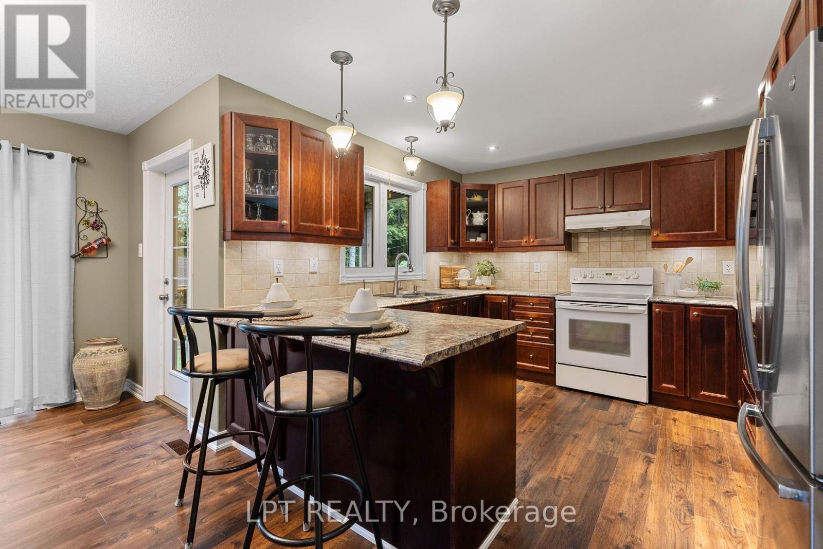2 Birch Knoll Road, Georgina, Ontario  L0E 1R0 - Photo 15 - N13705454